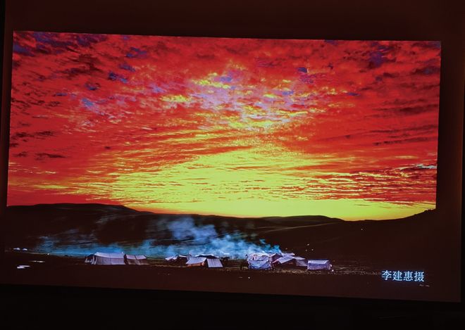 眼包”——体验小明Q6智能投影仪pg电子免费模拟器千元级“潮玩显(图2) 眼包”——体验小明Q6智能投影仪pg电子免费模拟器千元级“潮玩显(图2)